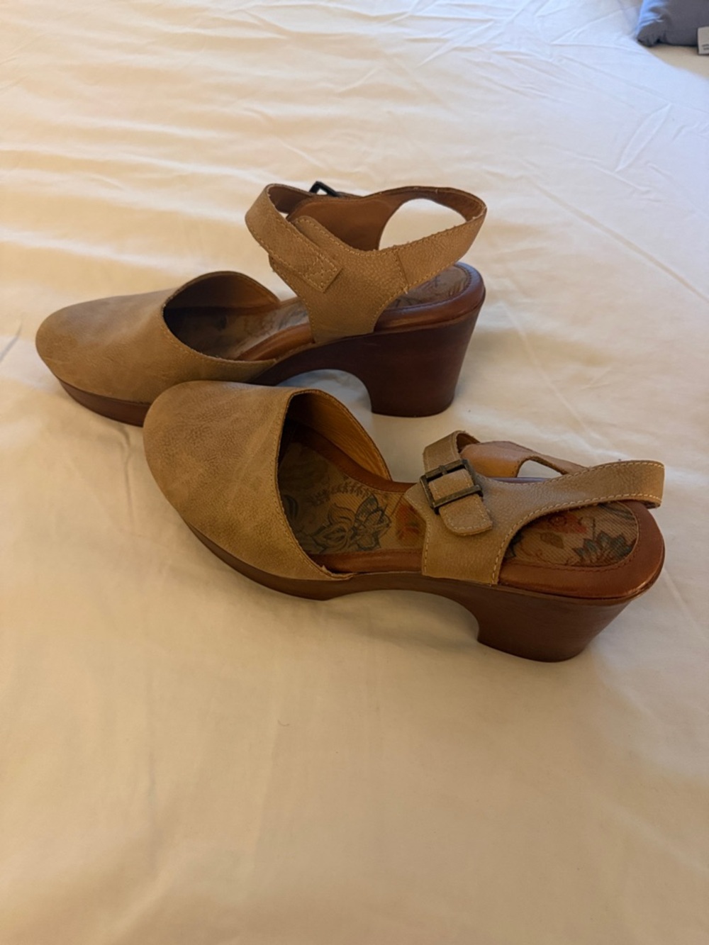 b.o.c. Tan Leather Slingback Platform Clogs